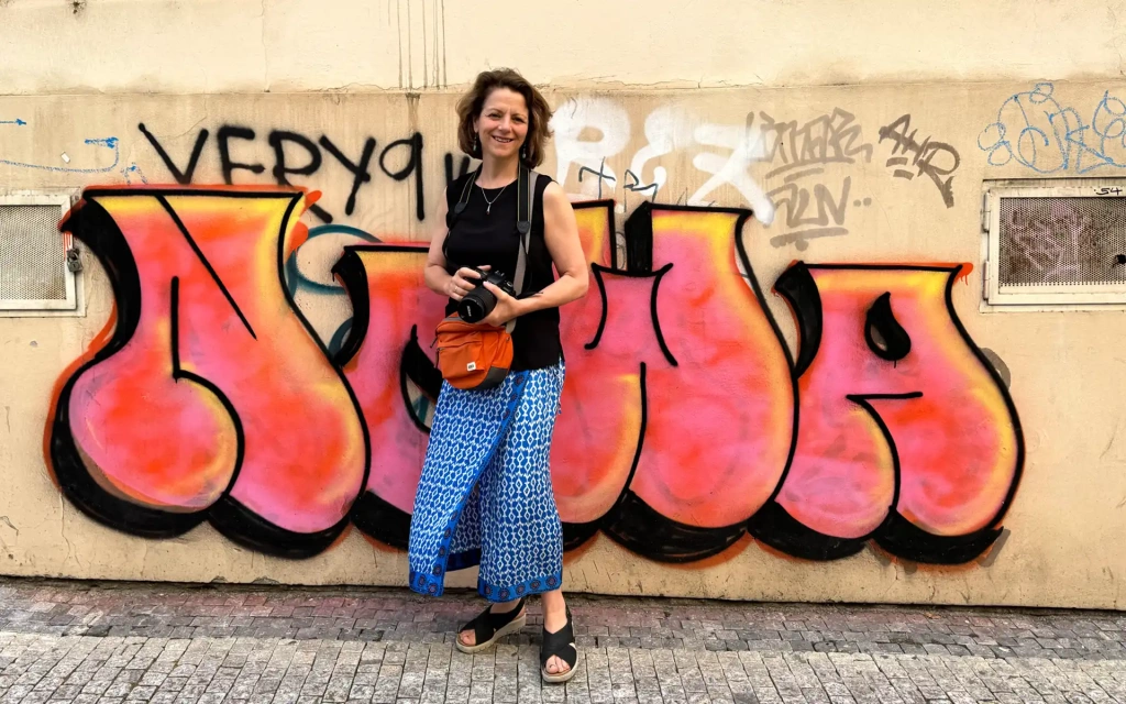 Julie Swinsco, artist an image maker based in Stratford-upon-Avon - Buying Original Paintings by Julie Swinsco – Collect Online, In Person & Galleries