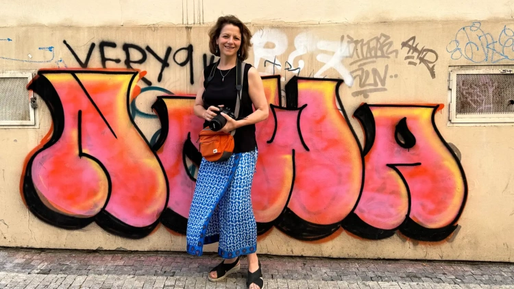 Julie Swinsco, artist an image maker based in Stratford-upon-Avon - Buying Original Paintings by Julie Swinsco – Collect Online, In Person & Galleries